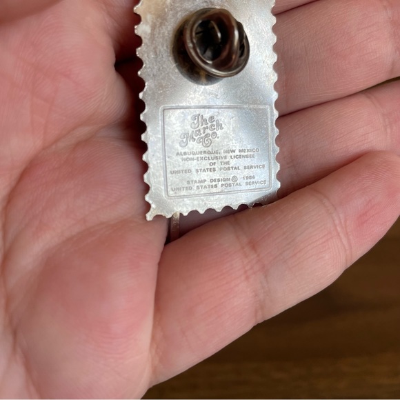 Vintage 1984 USPS Love Stamp Post Office Brooch Pin - Picture 8 of 8